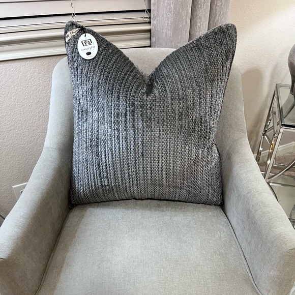 1-NWT CALLISTO HOME FUR/VELVET
DECORATIVE PILLOW (Read description for details) - Picture 10 of 17